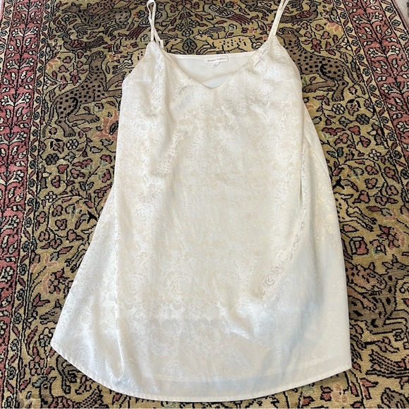 Honey Punch White Flower Design V-Neck Spaghetti Strap Mini Dress Size M - Picture 5 of 9